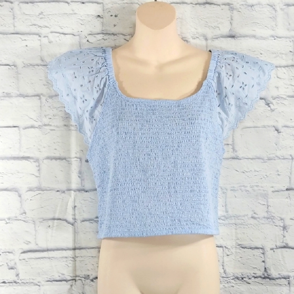 🔵BOGO FREE🔵Universal Thread Top Smocked Cropped Sz L